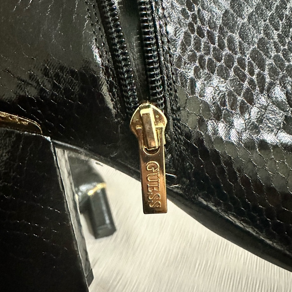 Guess - Picture 2 of 6